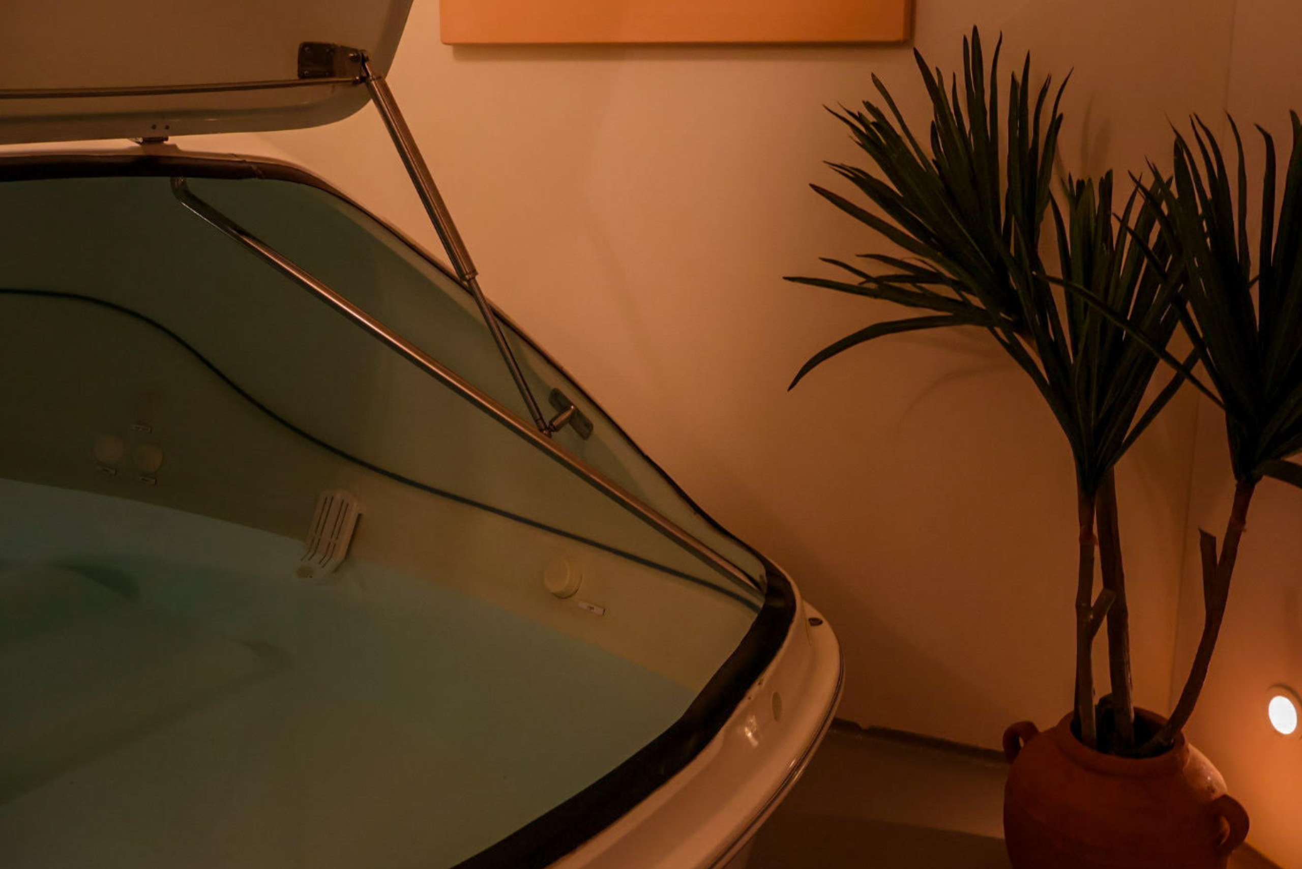 Modern float cabin filled with warm Epsom saltwater at Koan Float Amsterdam