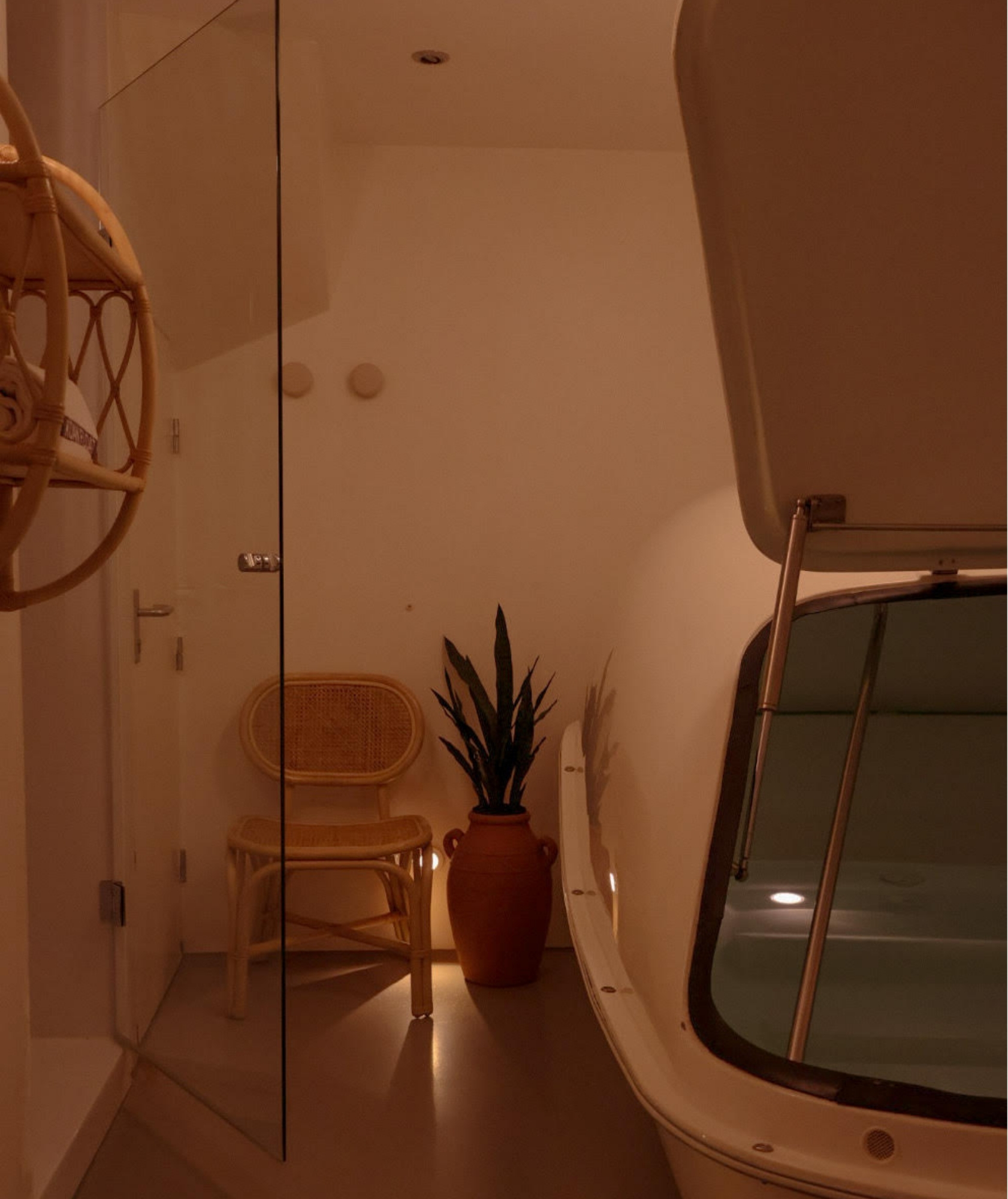 Privé floatkamer met floatcabine bij Koan Float Amsterdam voor persoonlijke ontspanning en welzijn